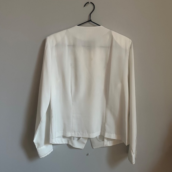 Vintage Christie and Jill White Embroidered Pearl Buttons Blouse - Picture 5 of 7